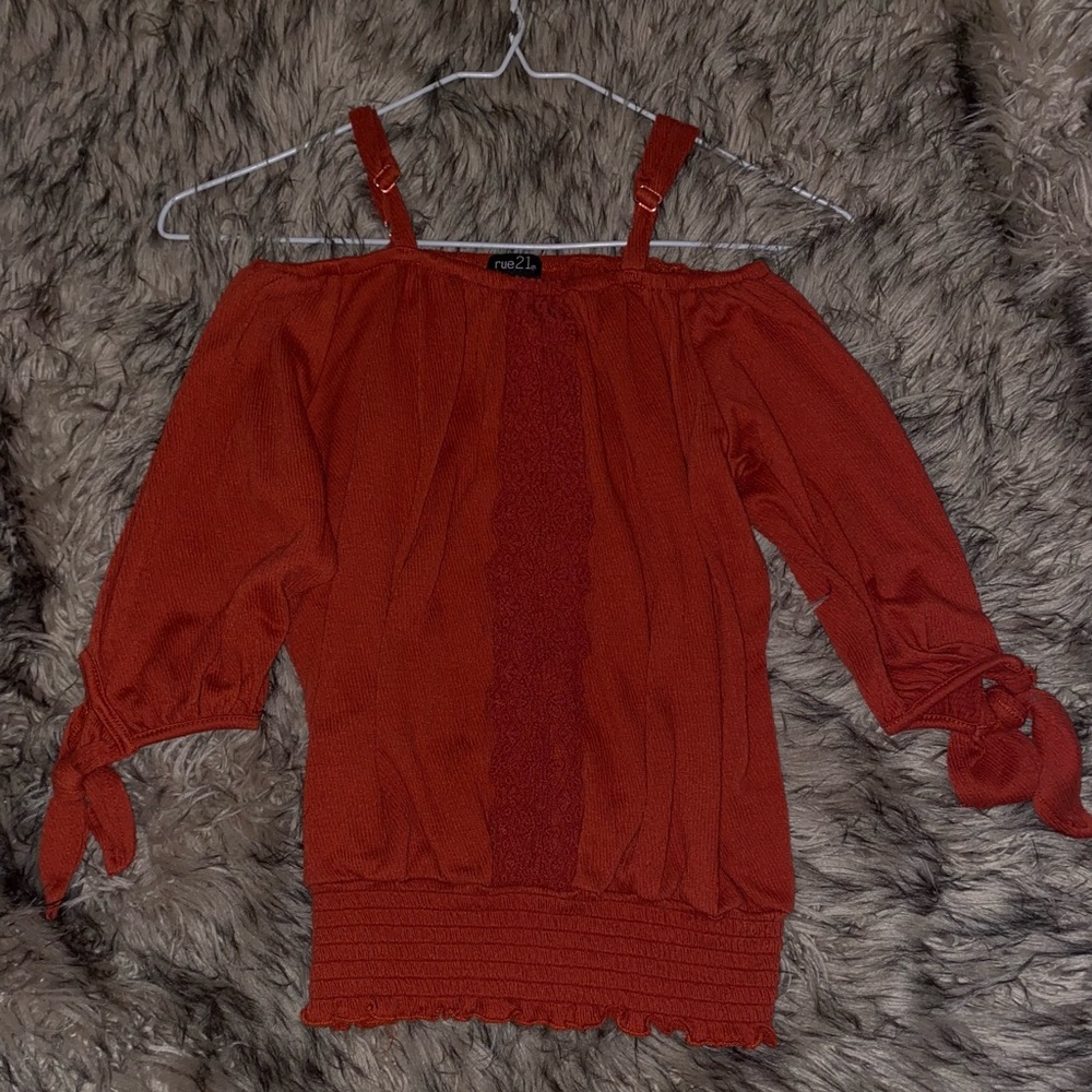 Rue 21 Maroon Cold shoulder top